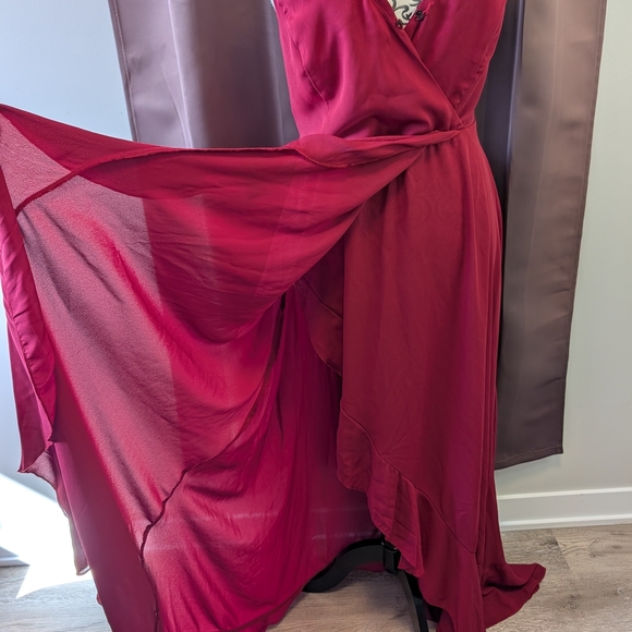 🖤 Asymmetrical Burgundy Floor Length Dress - Picture 3 of 7